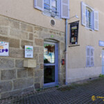 Une belle maison ancienne aménagée pour les associations. Il y a plus de 10 ans, je me rappelle d'avoir exposé dans ce bâtiment.