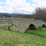 Ce jour-là, le 22 avril, je fais un petit tour dans les environs de Marsac. Me voici au village de Masselèbre et son fameux pont.