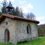Retour sur Marsac. Je passe devant la petite chapelle de Fourcheval. Je ne peux voir que l'extérieur ; car bien-sûr elle est fermée :-(