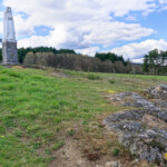 De Riols, je rejoins la statue de la Vierge de la Paix qui domine Marsac.