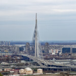 Retour sur Belgrade. Arrêt à un point de vue pour photographier le fameux pont suspendu de Belgrade. Dommage, le temps n'était pas de la partie :-(