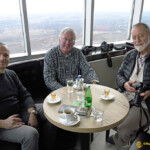 Merci Guy Samoyault pour cette photo ! Avec Branislav BRKIC, notre formidable guide à Belgrade et Francis NICOLL, mon ami et collègue photographe belge. C'était le moment du raki dans la Avala Towel ;-)