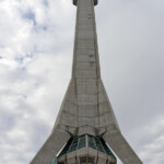 Notre ami Branislav BRKIC nous a amenés à la "Avala Tower" (in english). Cette tour a été détruite par l'OTAN lors de la désastreuse guerre des états libérés de Yougoslavie. Elle a été reconstruite au même endroit sur un des monts les plus hauts des environs de Belgrade.