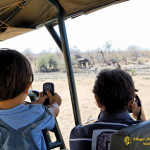 Que j'étais heureux d'amener pour la première fois mon petit-fils en safari, dans la réserve privée de Bulule. Trop content de le voir même prendre des photos avec un téléphone portable !!!