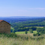 Le sentier du pisé, photo No34 : dans le village de la Siarre, avant de redescendre dans la vallée. Une maisonnette très sympa en pisé. Mais là aussi, je ne pouvais y accéder de près.