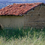 Le sentier du pisé, photo No35 : dans le village de la Siarre. La même maisonnette prise au téléobjectif.