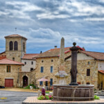 Chambon-sur-Dolore. Place de la fontaine