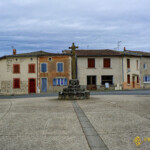 Sermentizon - Sur la place de l'église No1