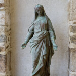 St Sauveur-La-Sagne_Photo No007_le 15 août 2023_Statue à l'entrée de l'église Saint-Silvestre